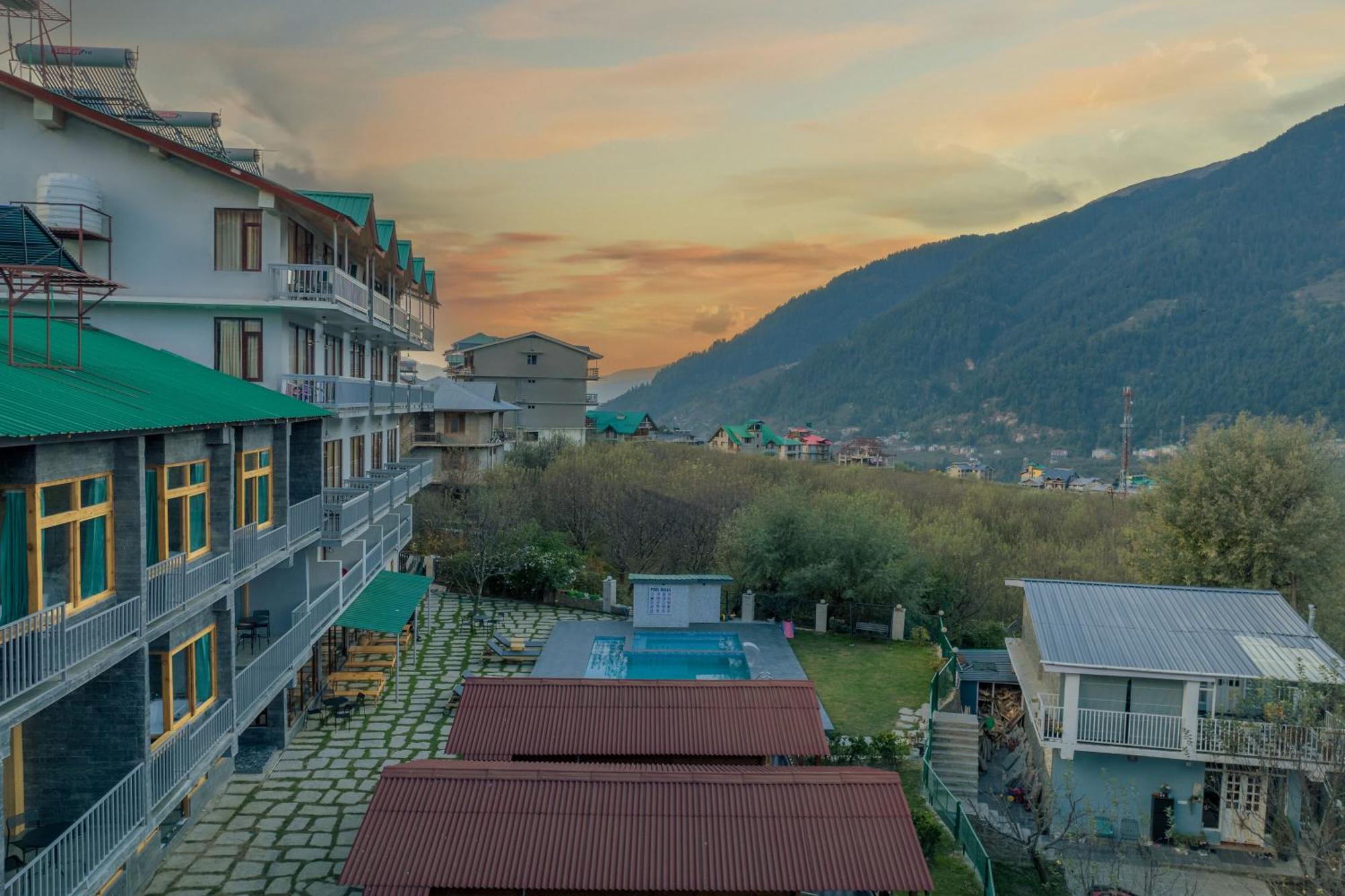 ホテル Echor Himalayan Heights Manali エクステリア 写真