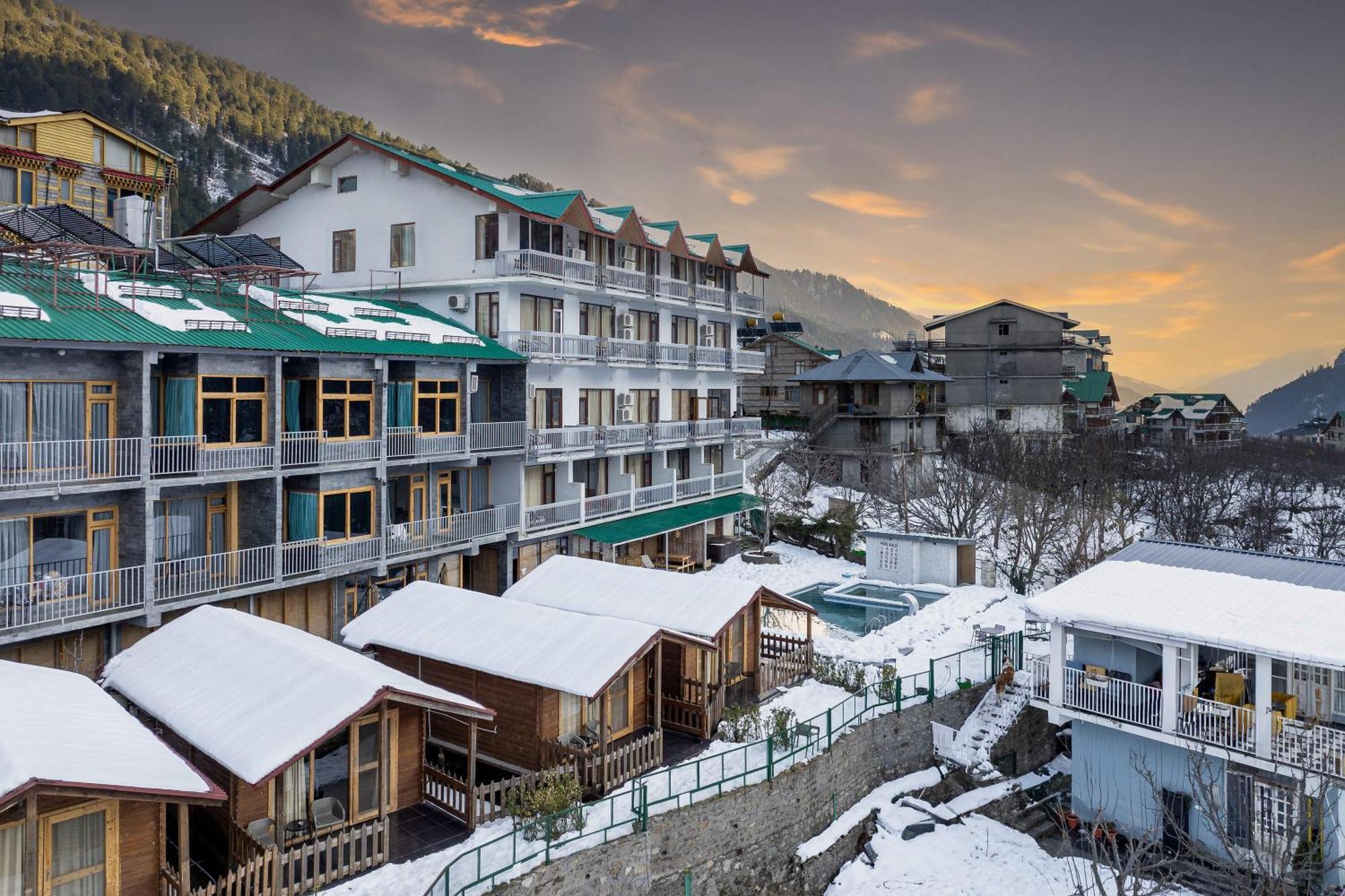 ホテル Echor Himalayan Heights Manali エクステリア 写真